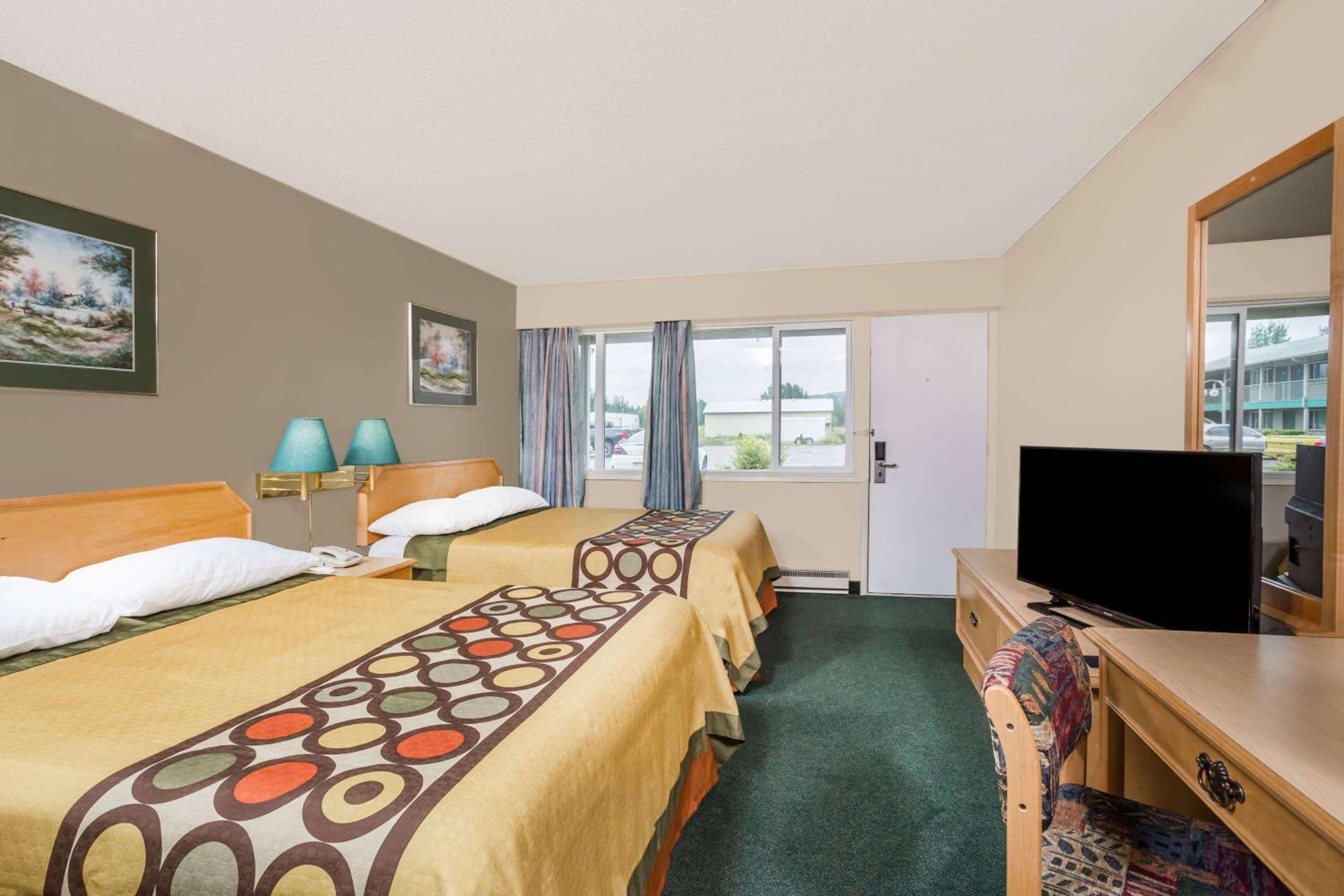 Super 8 By Wyndham Quesnel Bc Hotel Exterior photo