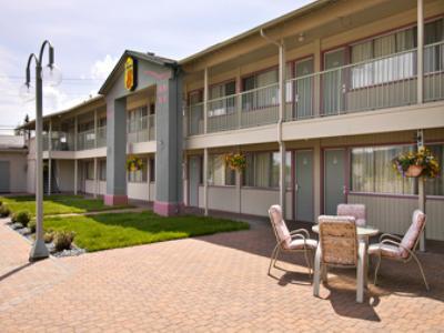 Super 8 By Wyndham Quesnel Bc Hotel Exterior photo
