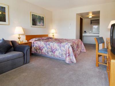 Super 8 By Wyndham Quesnel Bc Hotel Room photo